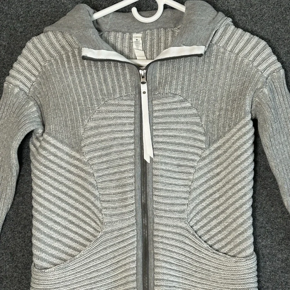 Lululemon Embrace Full Zip Hoodie Scuba Sweater -Gray - Women's Size 4 - EUC!!!! - Picture 3 of 16